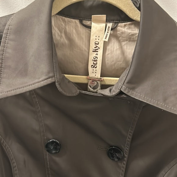 Trench coat - Picture 2 of 3